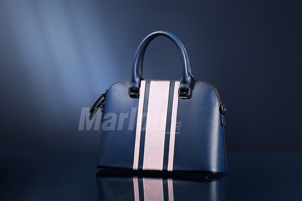 皮具箱包创意摄影 男包拍摄的艺术与技巧